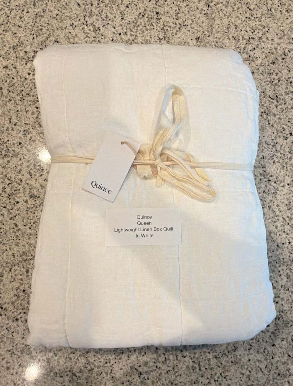 Quince Queen Lightweight Linen Box Quilt in White